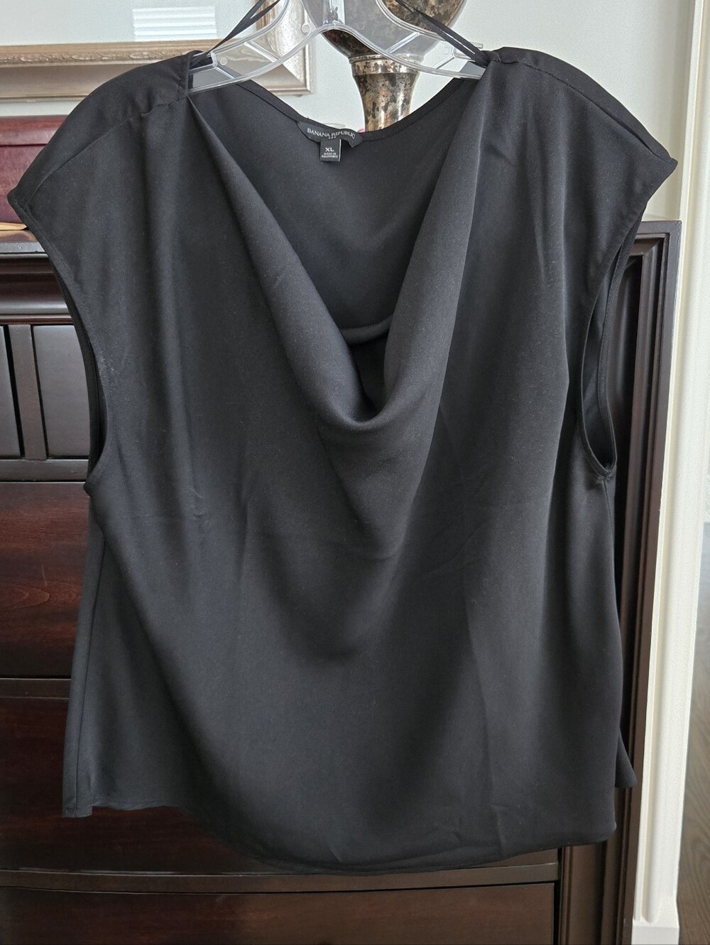 The Banana Republic Black Sleeveless Cowl Neck Blouse in XL